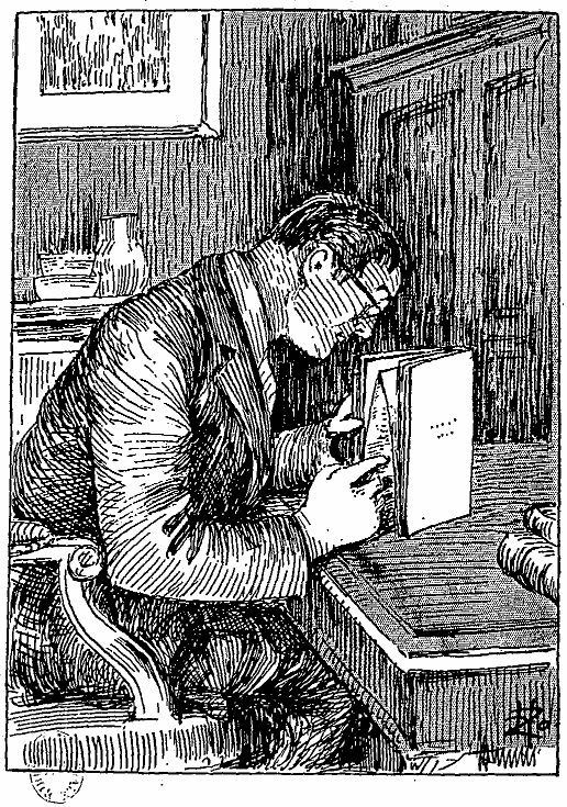 Un homme assis à une table où pose verticalement un livre dont il écarte deux feuillets non coupés pour y lire un passage.